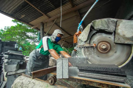 Gergaji Batu Sambirejo